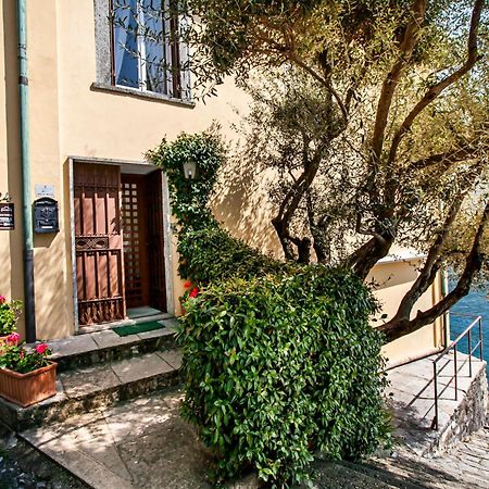 Darsena Di Riva Grande Hotel Moltrasio Bagian luar foto