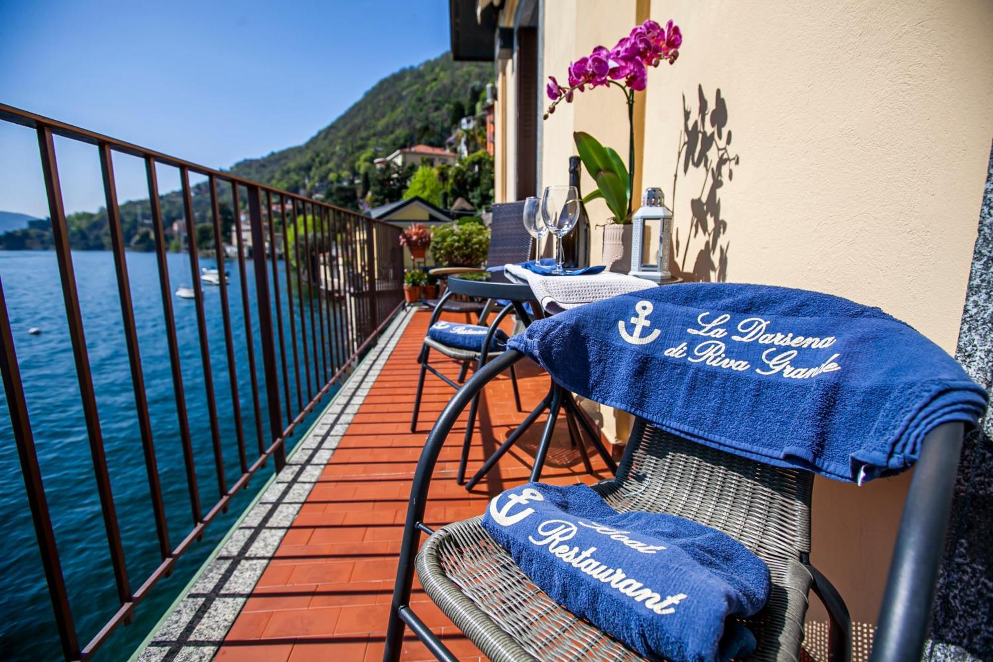 Darsena Di Riva Grande Hotel Moltrasio Bagian luar foto