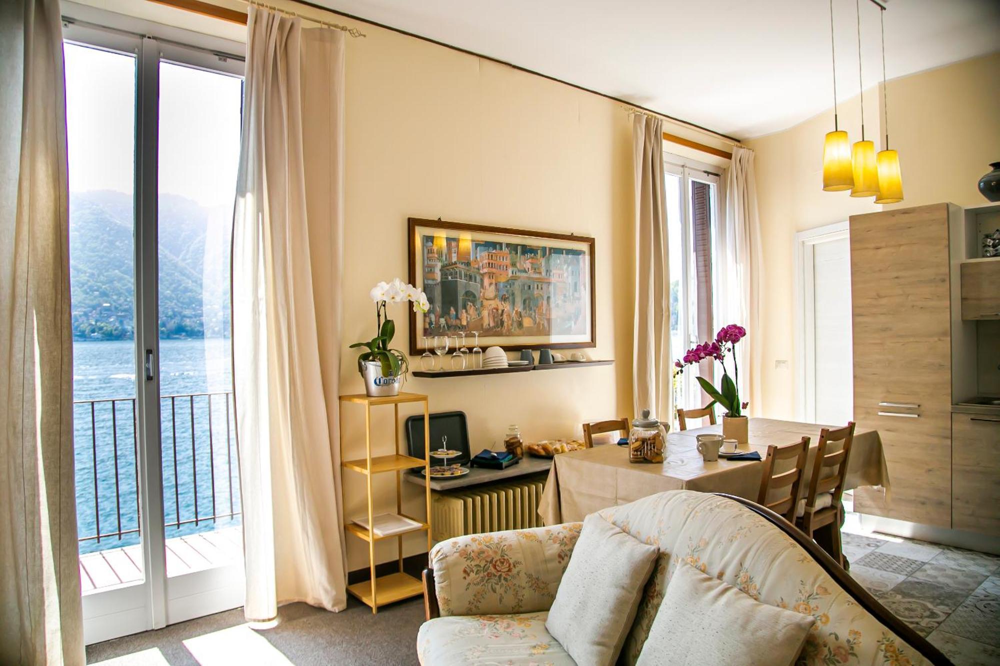 Darsena Di Riva Grande Hotel Moltrasio Bagian luar foto