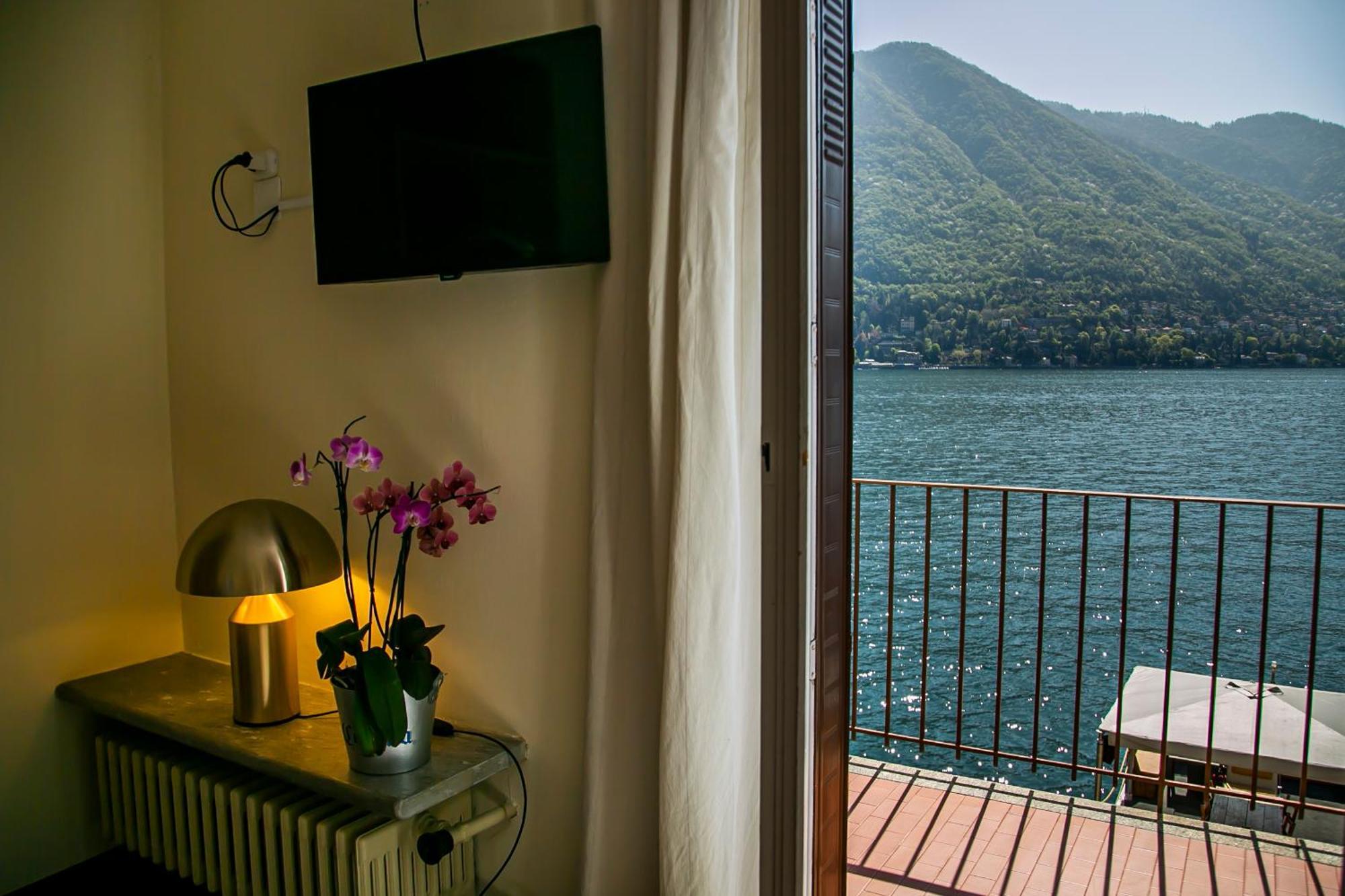 Darsena Di Riva Grande Hotel Moltrasio Bagian luar foto