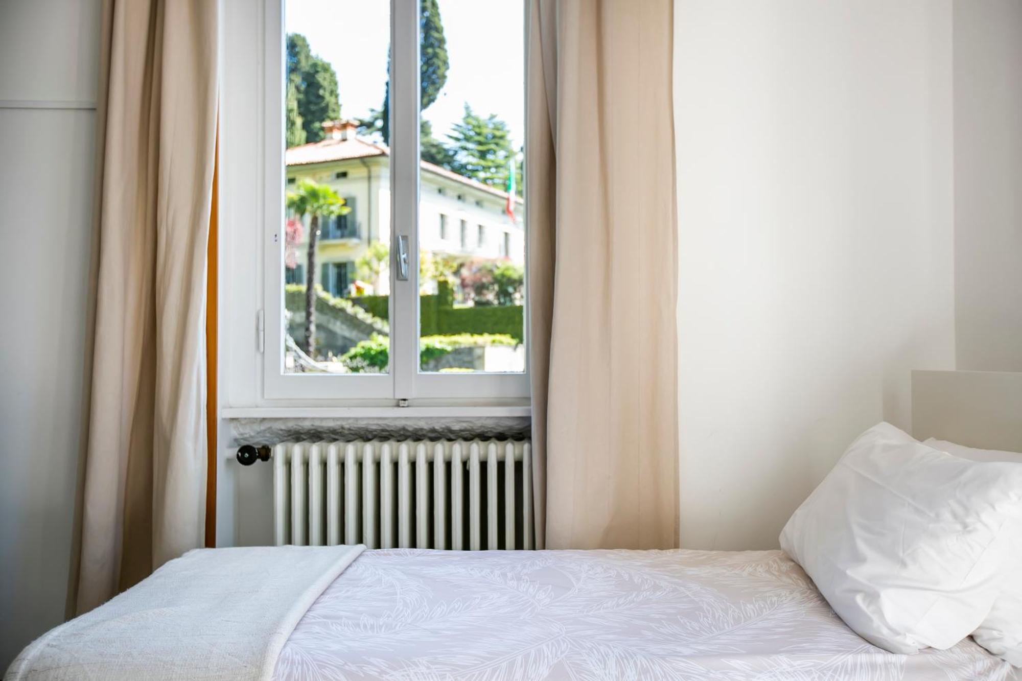 Darsena Di Riva Grande Hotel Moltrasio Bagian luar foto